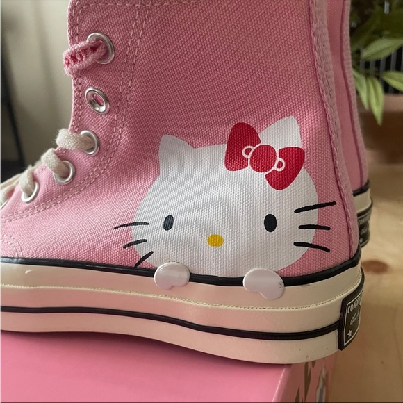 Converse Chuck Taylor All Star 70 Hi Hello Kitty Pink
Size W7 - Picture 4 of 12